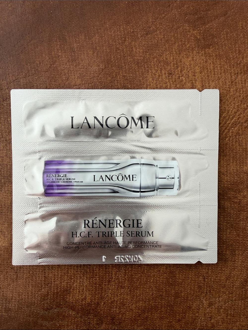 🩵 4/10$ or 10/20$ 🩵 sample size makeup & skincare
 Rénergie H.C.F. Triple Serum